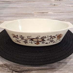 Vintage Pyrex England Brown Floral Vine Oval Casserole, Bakewear, Milkglass